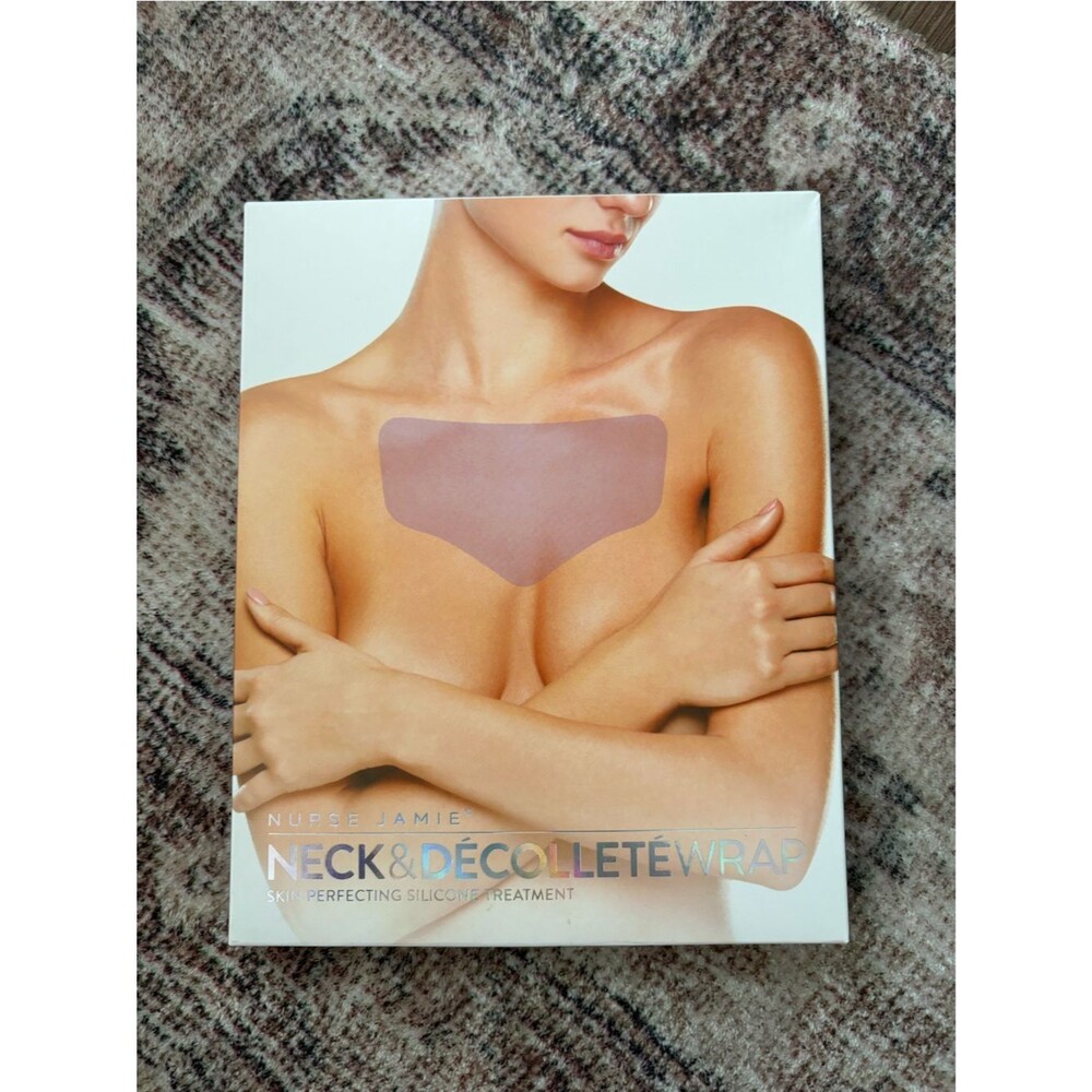 Nurse Jamie Neck & Décolleté Wrap — Light Lavender